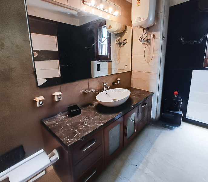 3 BHK Flat For Rent in Defence Colony