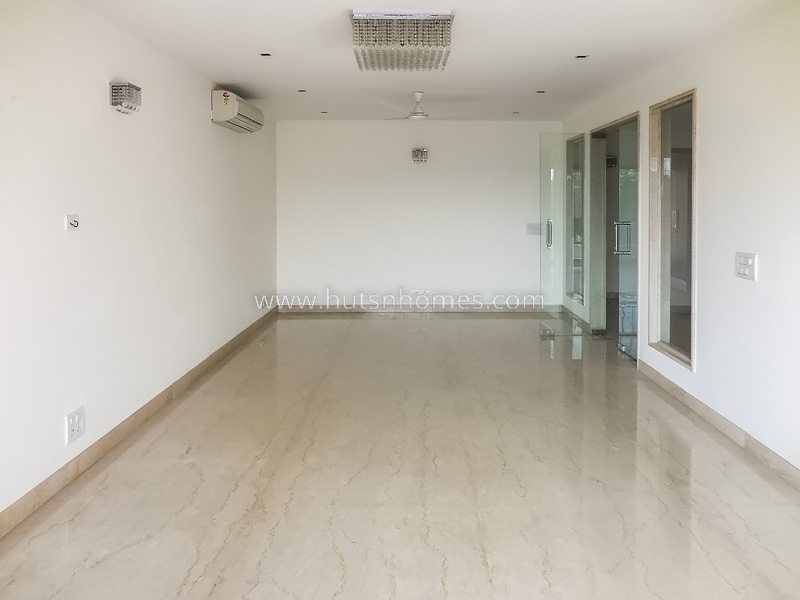 3 BHK Flat For Rent in Defence Colony