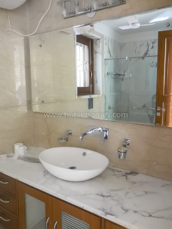 3 BHK Flat For Rent in Defence Colony