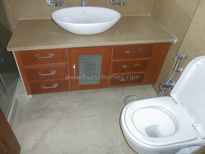 3 BHK Flat For Rent in Defence Colony