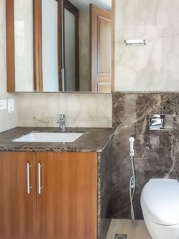 5 BHK Duplex For Rent in Vasant Vihar