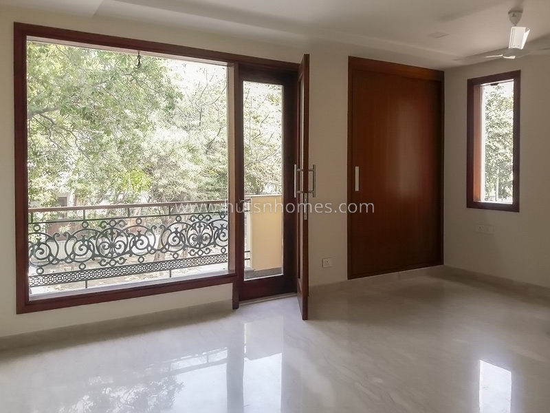 5 BHK Duplex For Rent in Vasant Vihar