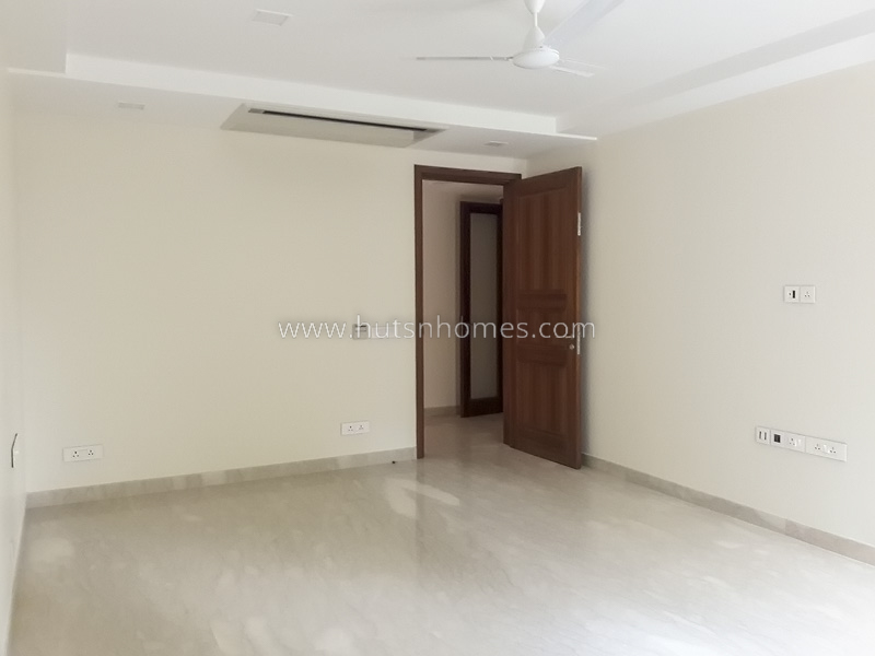 5 BHK Duplex For Rent in Vasant Vihar