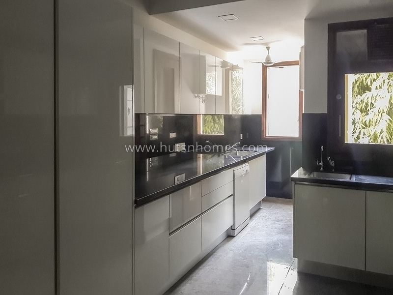 5 BHK Duplex For Rent in Vasant Vihar