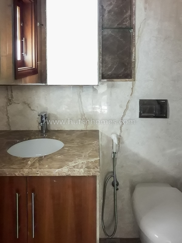 5 BHK Duplex For Rent in Vasant Vihar