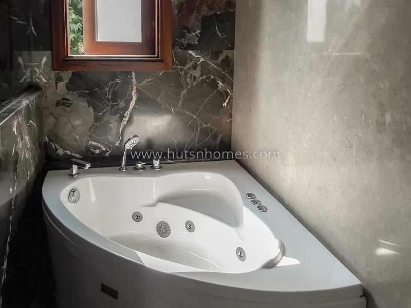 5 BHK Duplex For Rent in Vasant Vihar