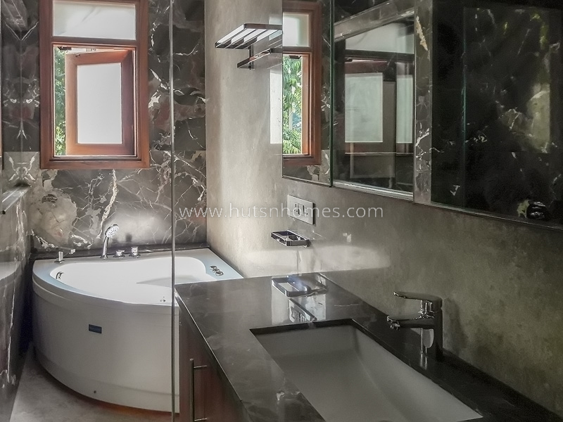 5 BHK Duplex For Rent in Vasant Vihar