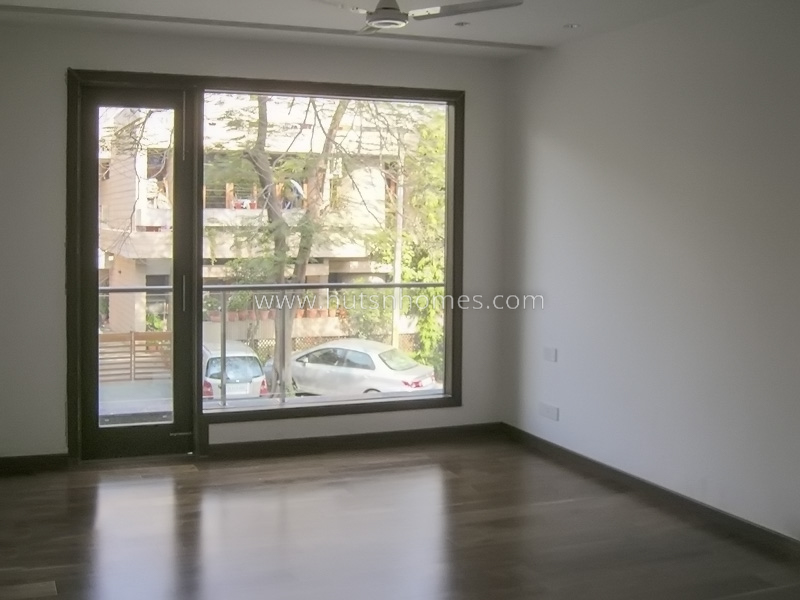 4 BHK Flat For Rent in Vasant Vihar