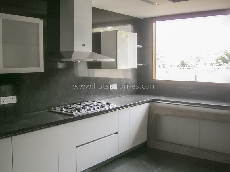 4 BHK Flat For Rent in Vasant Vihar