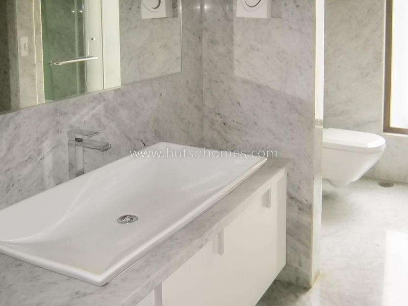 4 BHK Flat For Rent in Vasant Vihar