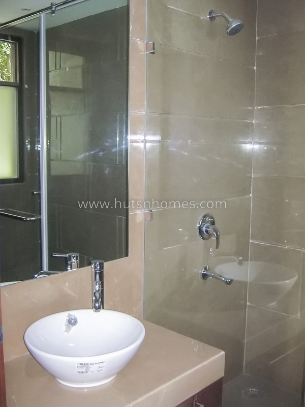4 BHK Flat For Rent in Vasant Vihar