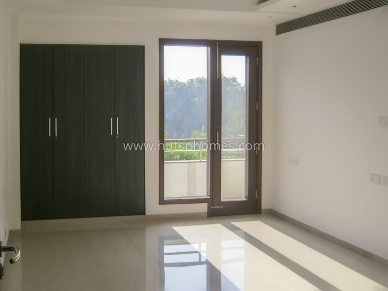 4 BHK Flat For Rent in Vasant Vihar