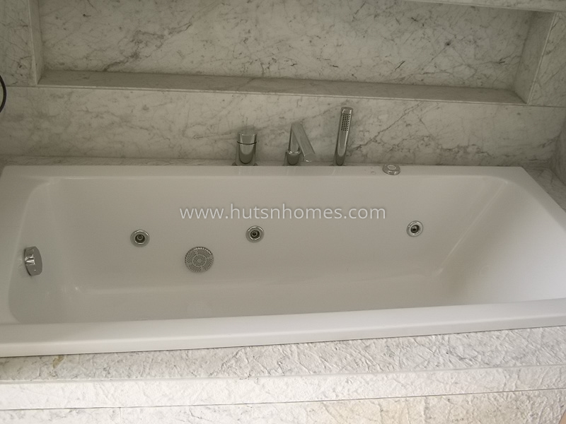 4 BHK Flat For Rent in Vasant Vihar