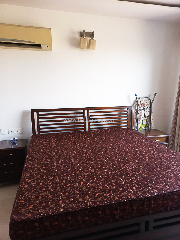 4 BHK Flat For Rent in Defence Colony