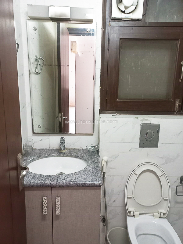 4 BHK Flat For Rent in Defence Colony
