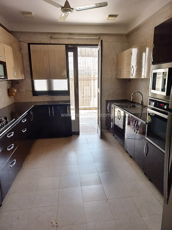 4 BHK Flat For Rent in Defence Colony