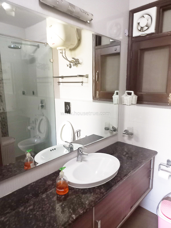 4 BHK Flat For Rent in Defence Colony