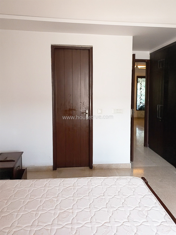4 BHK Flat For Rent in Defence Colony