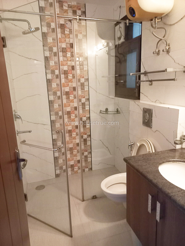 4 BHK Flat For Rent in Defence Colony