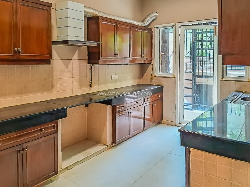 3 BHK Flat For Rent in Defence Colony