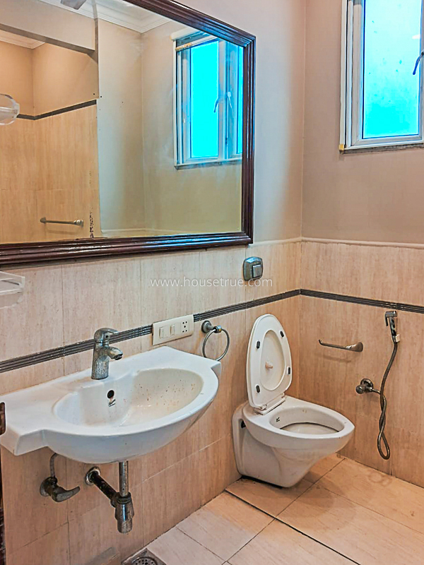 3 BHK Flat For Rent in Defence Colony