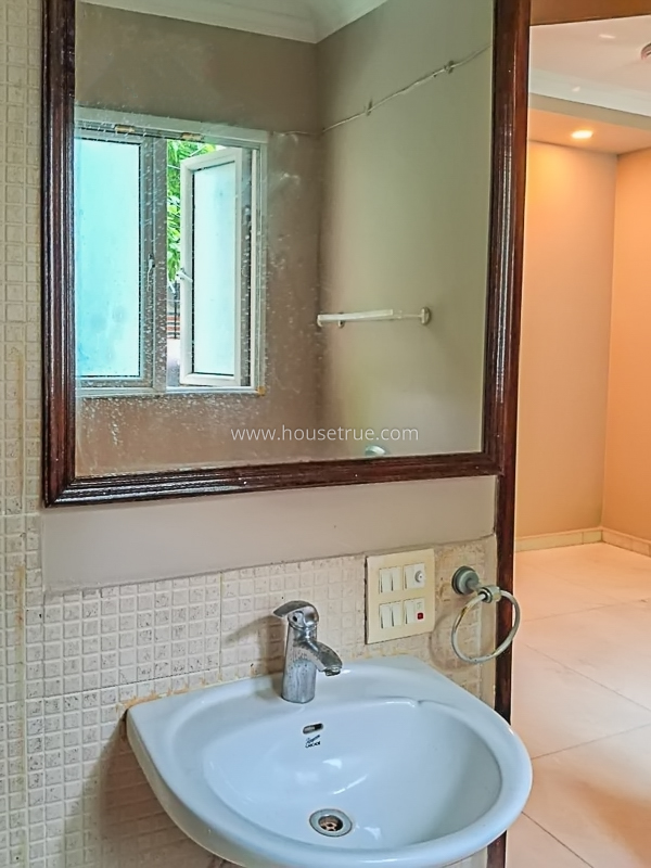 3 BHK Flat For Rent in Defence Colony