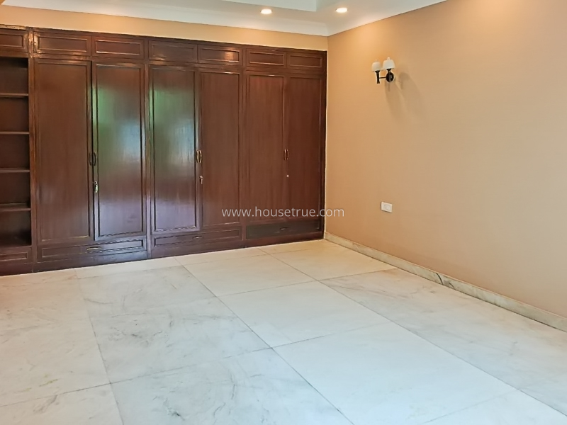 3 BHK Flat For Rent in Defence Colony