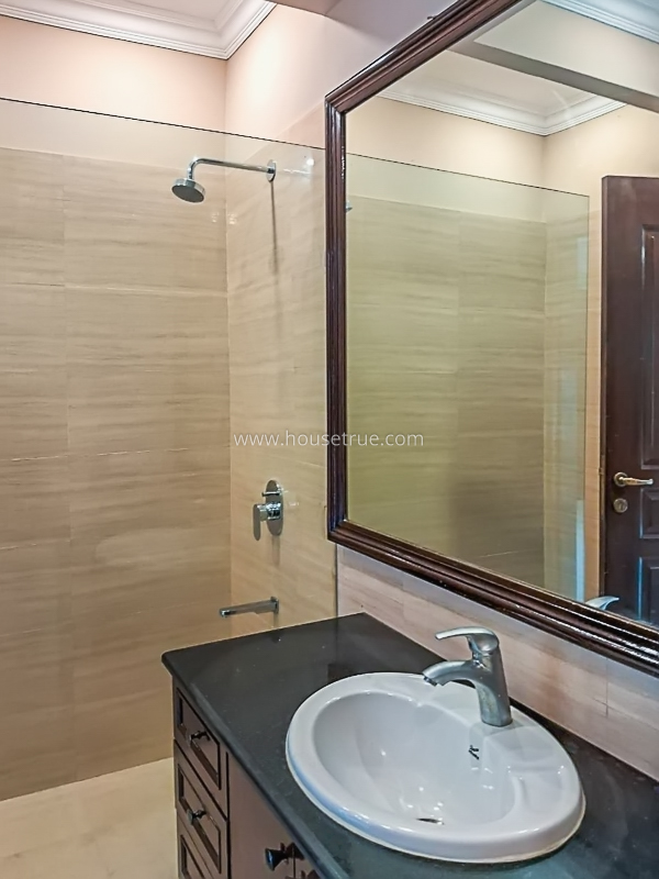 3 BHK Flat For Rent in Defence Colony