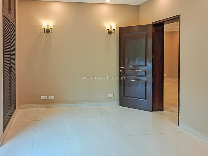 3 BHK Flat For Rent in Defence Colony