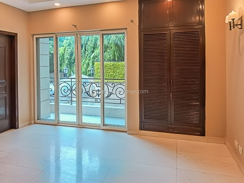 3 BHK Flat For Rent in Defence Colony