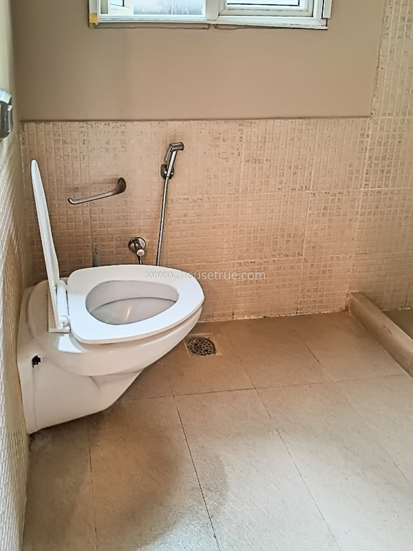 3 BHK Flat For Rent in Defence Colony