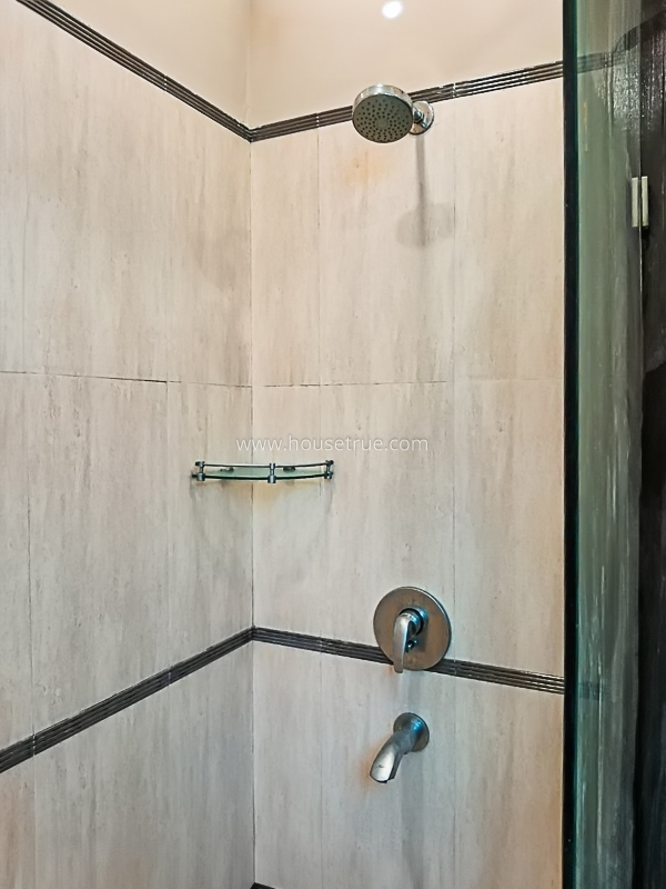 3 BHK Flat For Rent in Defence Colony