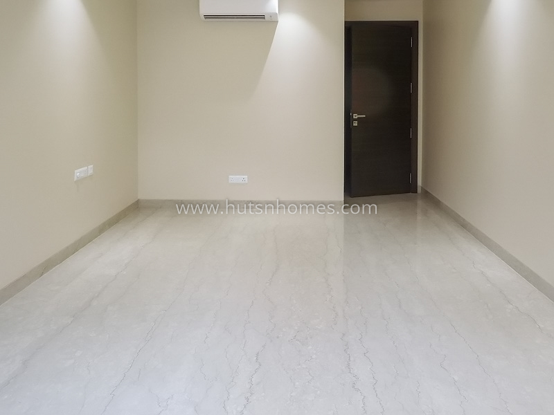 3 BHK Flat For Rent in Defence Colony