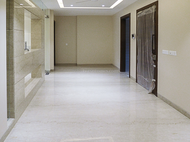 3 BHK Flat For Rent in Defence Colony