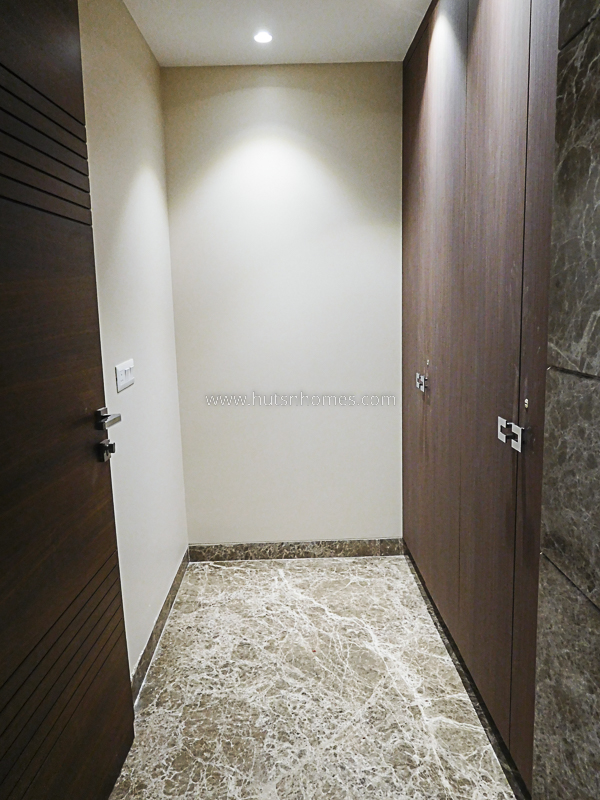 3 BHK Flat For Rent in Defence Colony