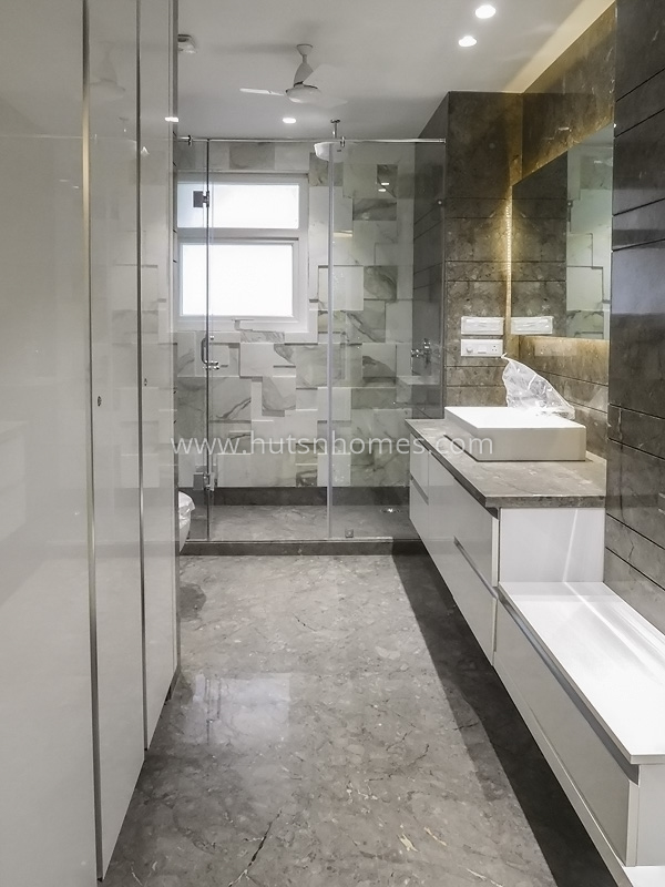 3 BHK Flat For Rent in Defence Colony