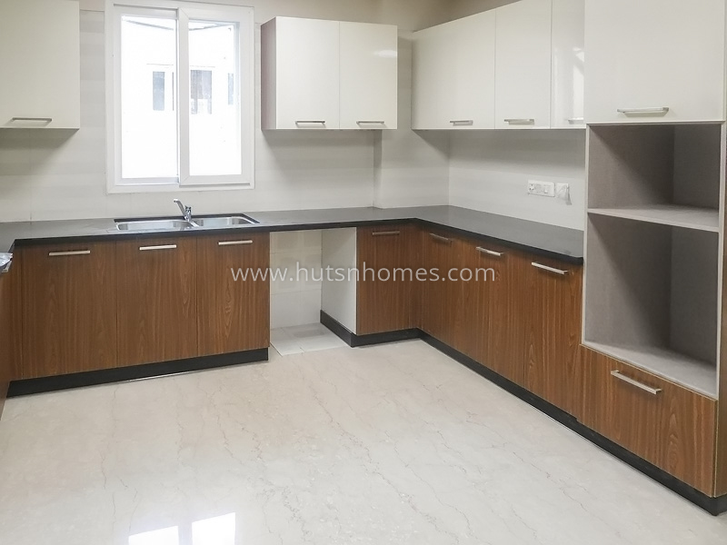 3 BHK Flat For Rent in Defence Colony