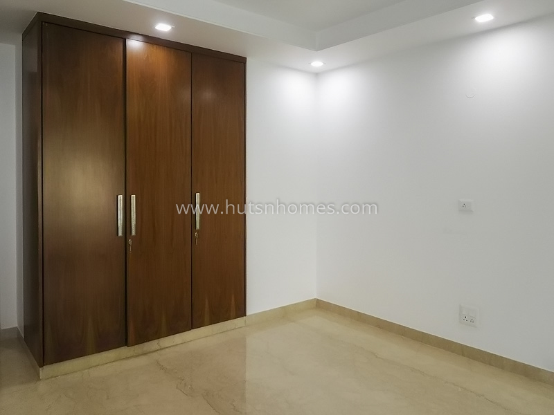 4 BHK Flat For Rent in Defence Colony