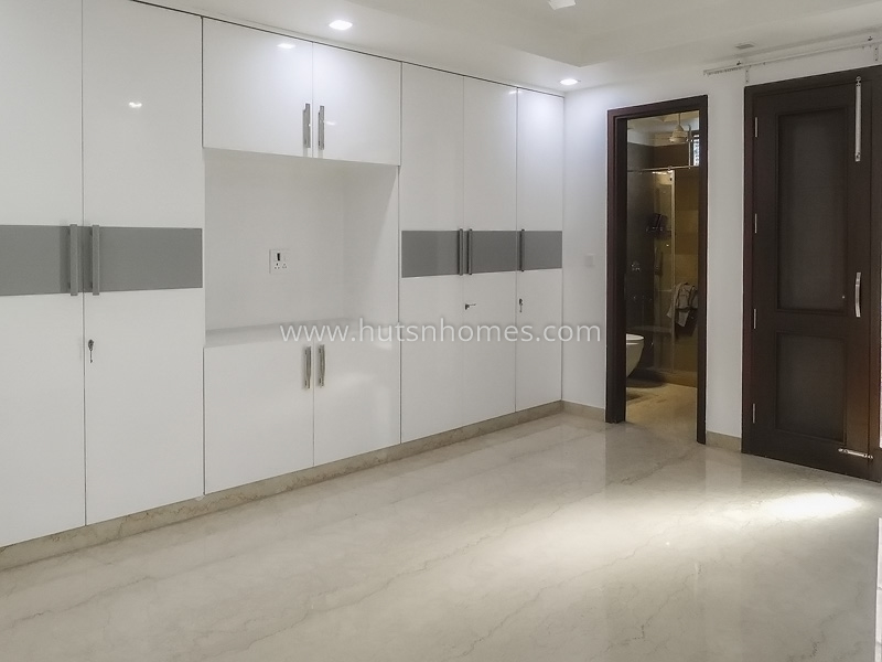 4 BHK Flat For Rent in Defence Colony