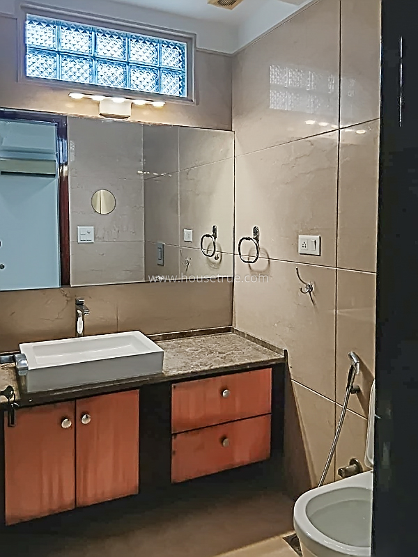 4 BHK Flat For Rent in Defence Colony