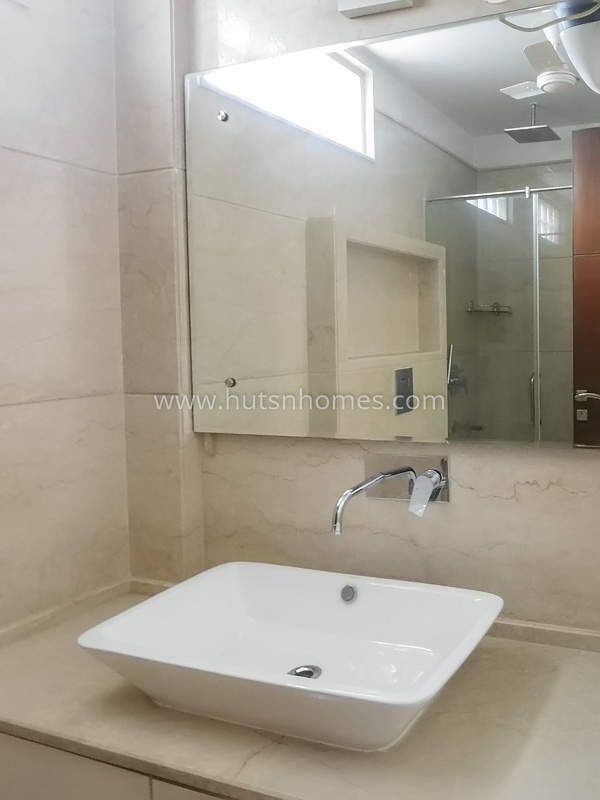 4 BHK Flat For Rent in Defence Colony