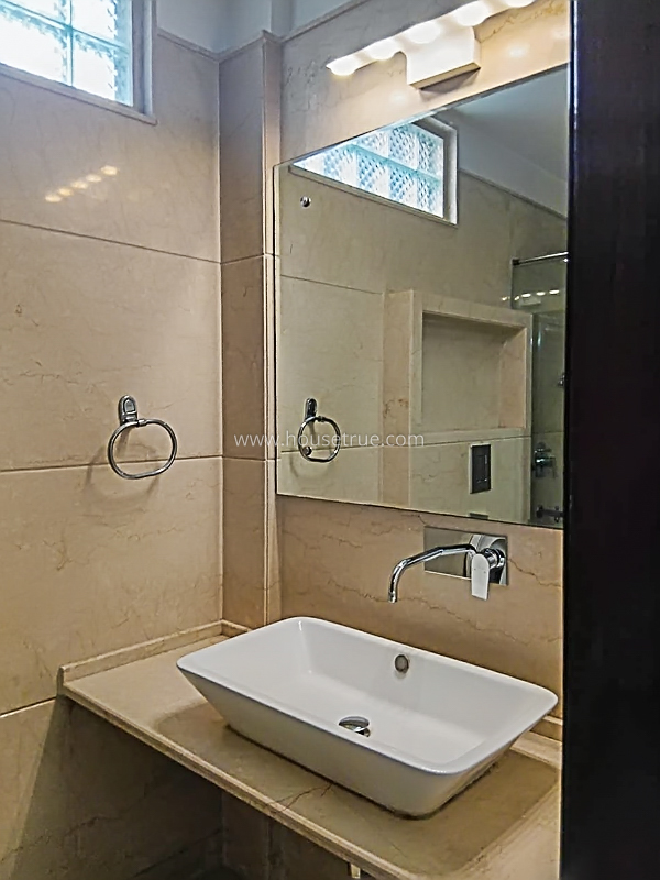 4 BHK Flat For Rent in Defence Colony