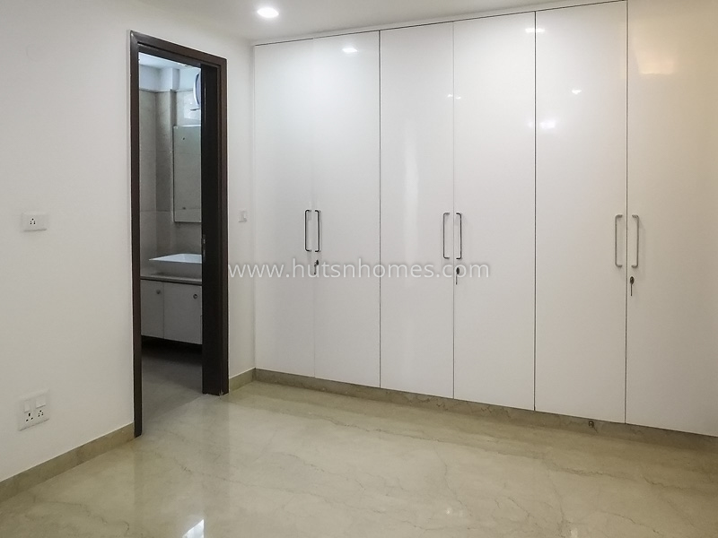 4 BHK Flat For Rent in Defence Colony