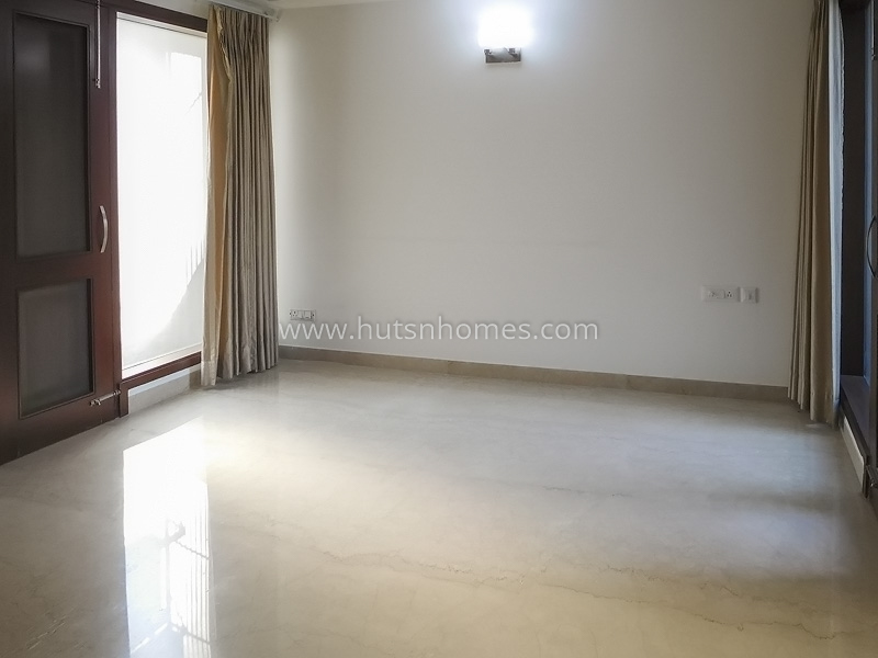 4 BHK Flat For Rent in Defence Colony