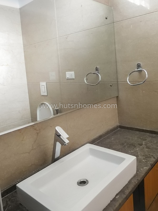 4 BHK Flat For Rent in Defence Colony
