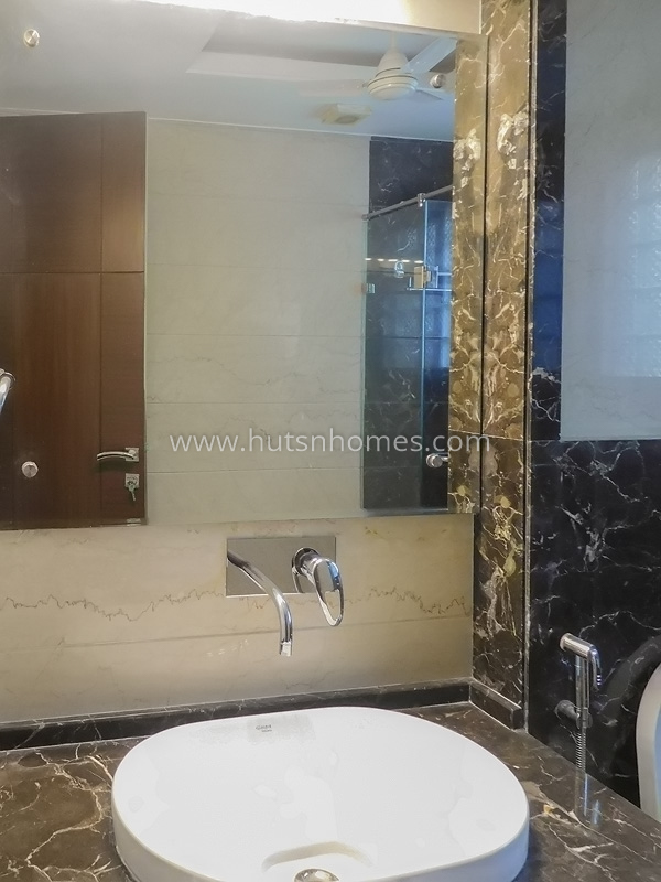 4 BHK Flat For Rent in Defence Colony