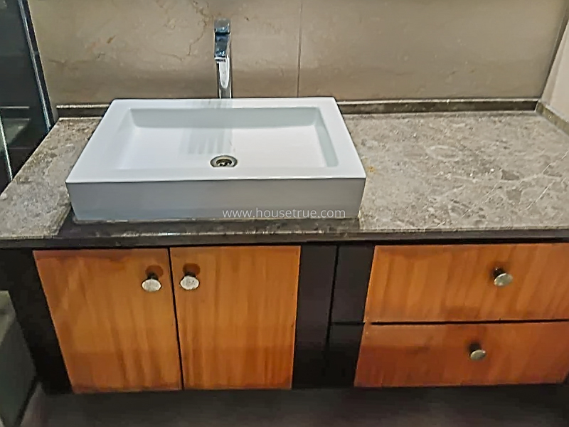 4 BHK Flat For Rent in Defence Colony