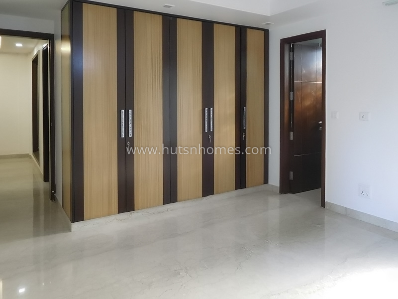 4 BHK Flat For Rent in Defence Colony