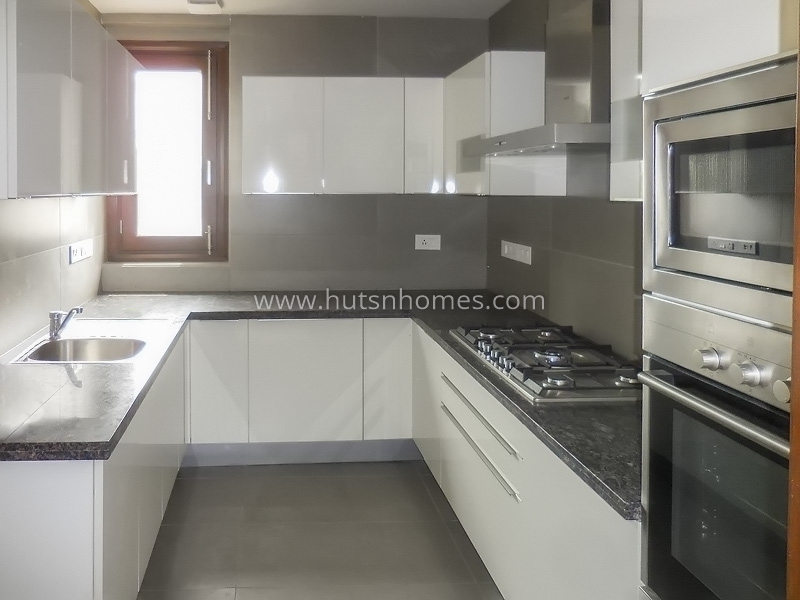 3 BHK Flat For Rent in West End Colony