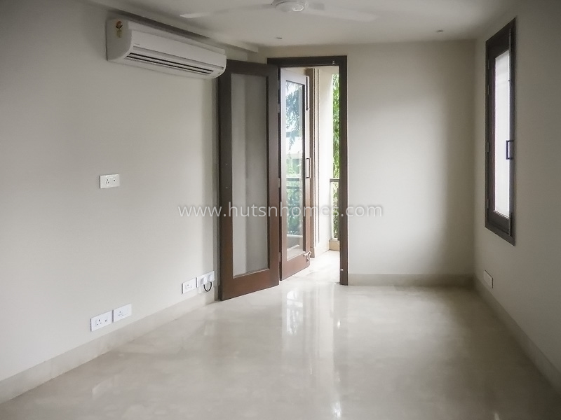 3 BHK Flat For Rent in West End Colony